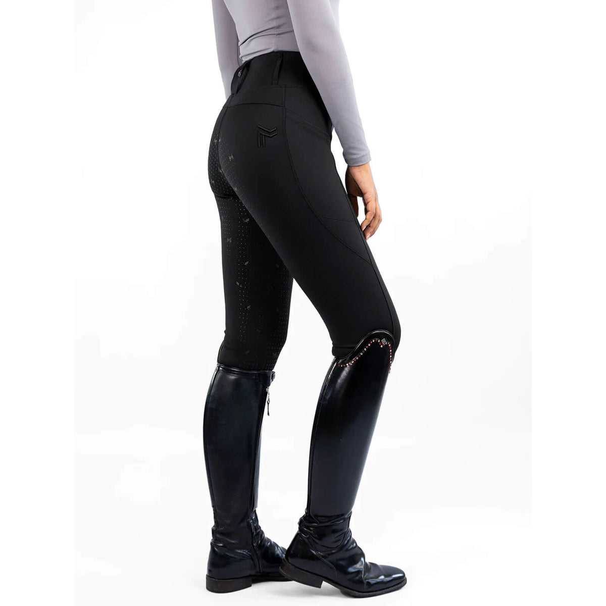 Maximilian Equestrian Reitleggings Damen Full-Grip Studio Damenreitleggings, Schwarz, Reiterin trägt das Produkt.