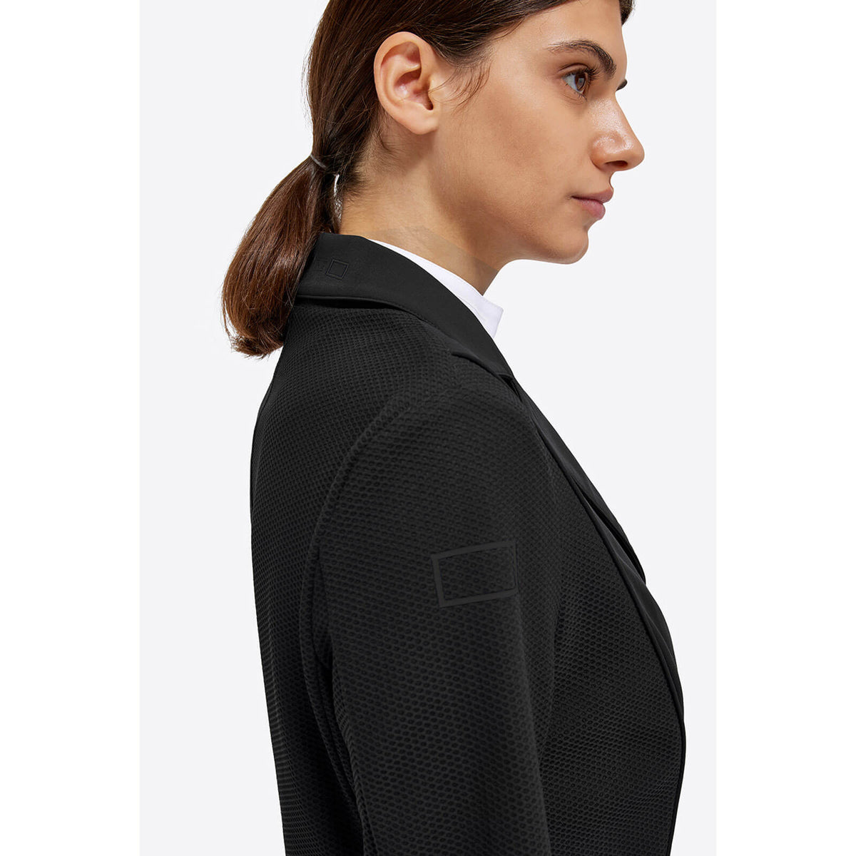 Jacket Damen RG Jersey And Mesh Riding Jacket FS 2024 Turnierjacket, Schwarz, Model trägt das Jacket im Profil.