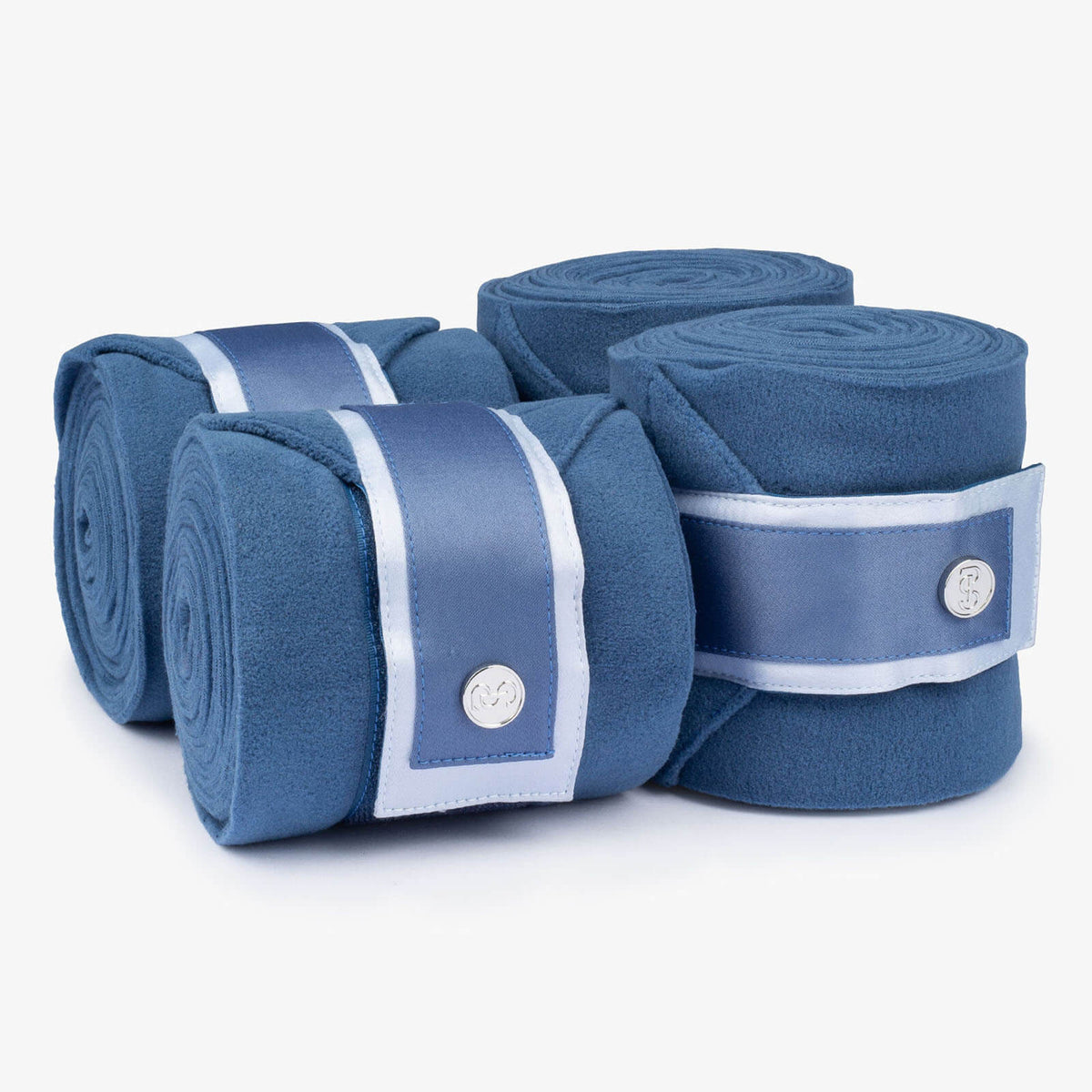 Bandagen Signature FS 2023 Fleecebandagen, Dove Blue, mehrere Bandagen auf weißem Hintergrund.