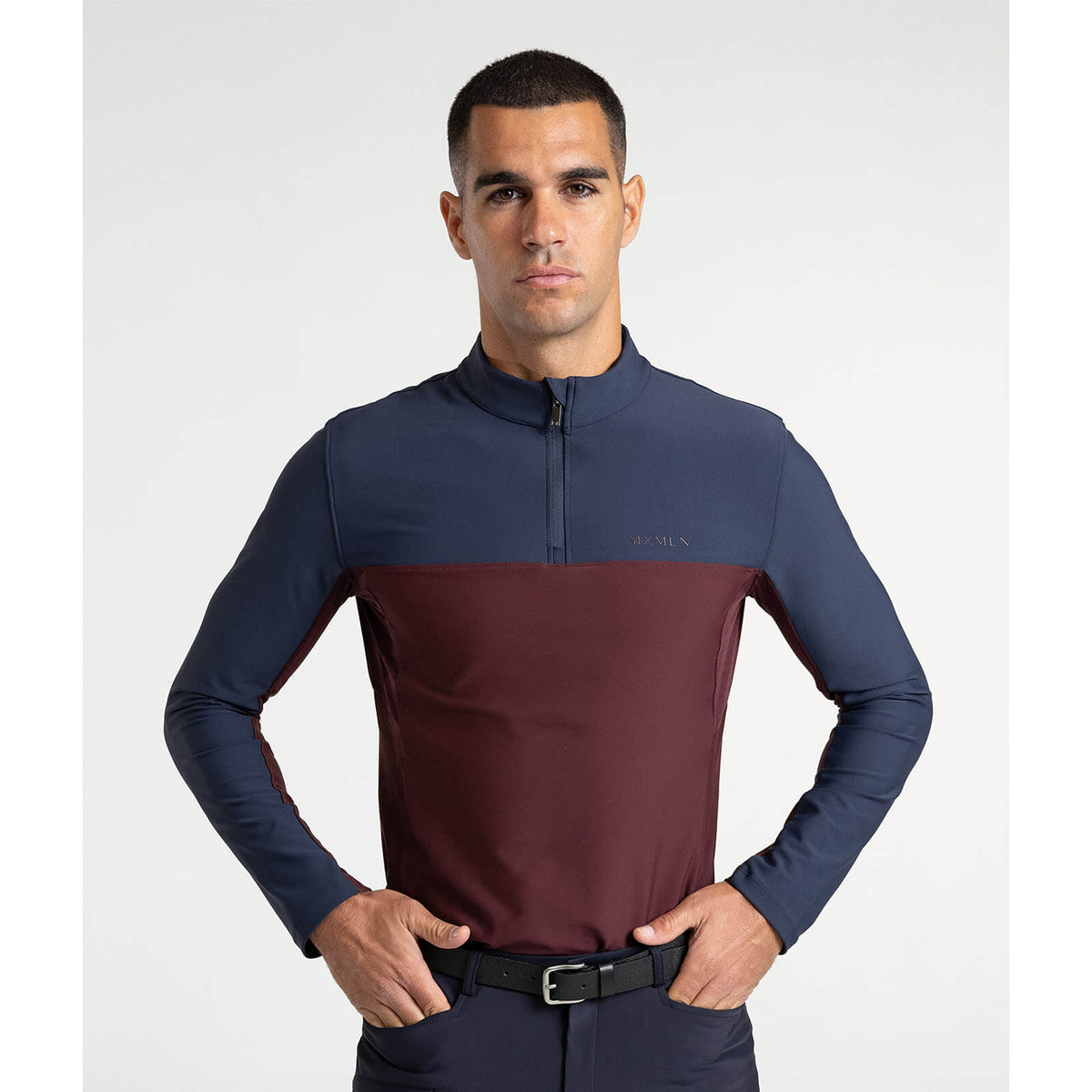 Funktionsshirt Herren Langarm Kent Base Layer (Test) (Copy), Navy/Burgundy, Mann trägt das Shirt.