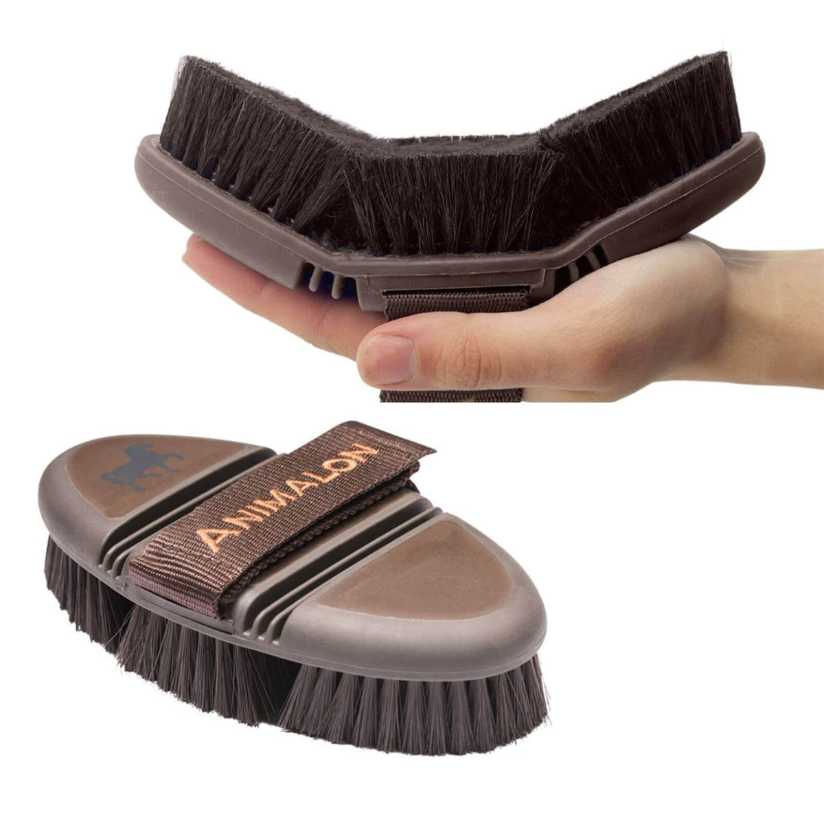 Animalon Lammfell-Kardätsche CareFlex, Braun, in der Hand und als Detailaufnahme.