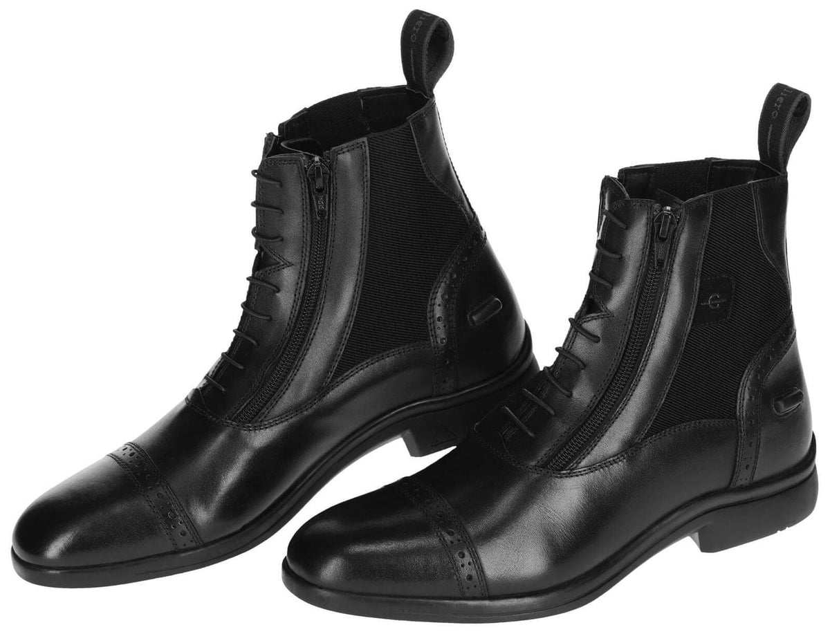 Reitstiefelette Vienna Lederstiefelette, Schwarz, Paar Reitstiefeletten auf weißem Hintergrund.