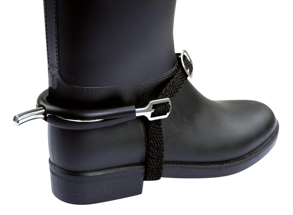 Covalliero Sporenstiefelschutz Gummischutz, Schwarz, Detailaufnahme am Reitstiefel.
