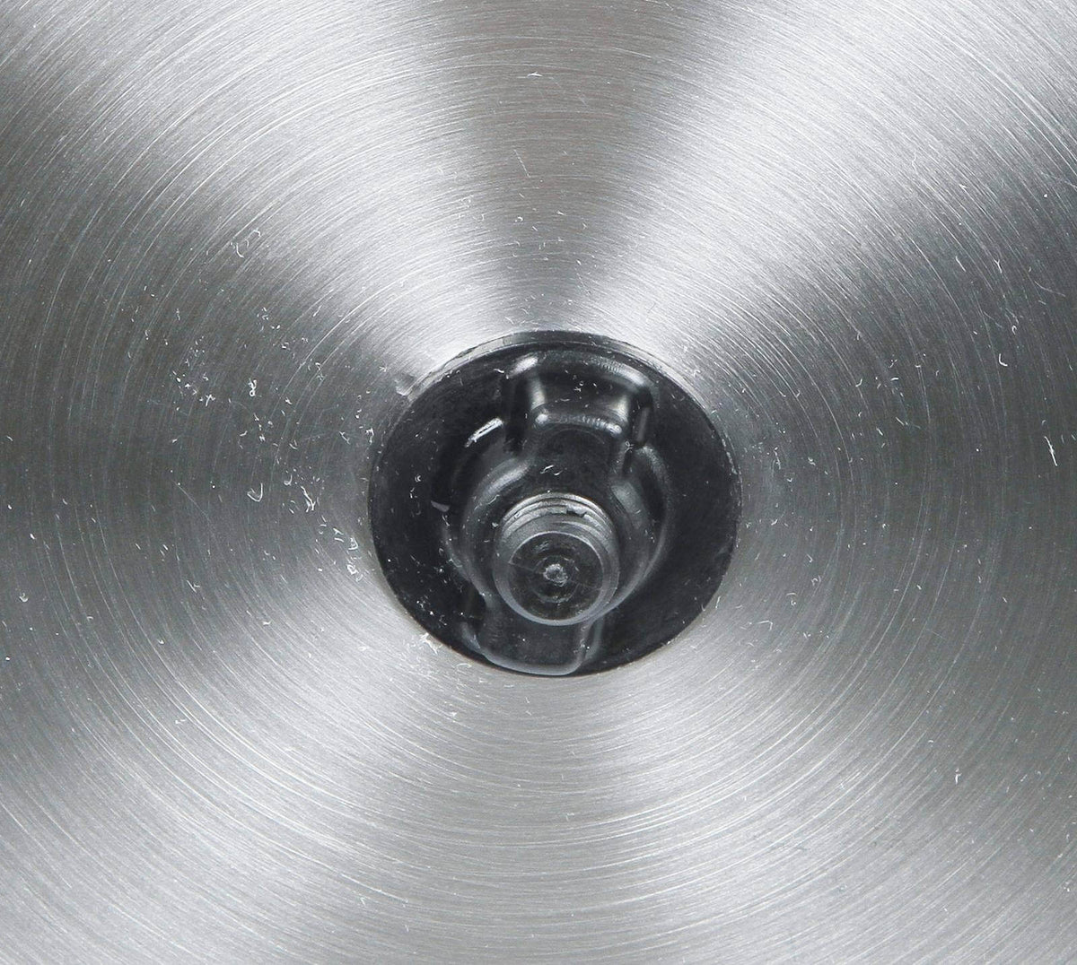 KERBL Futtertrog Edelstahltrog, Detailaufnahme des schwarzen Verschlusses.