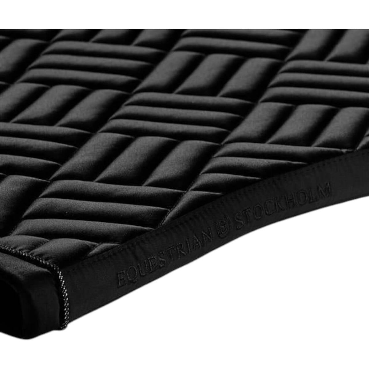 Equestrian Stockholm Dressurschabracke Modern Black Schabracke, Schwarz, Detailaufnahme der Schabracke.