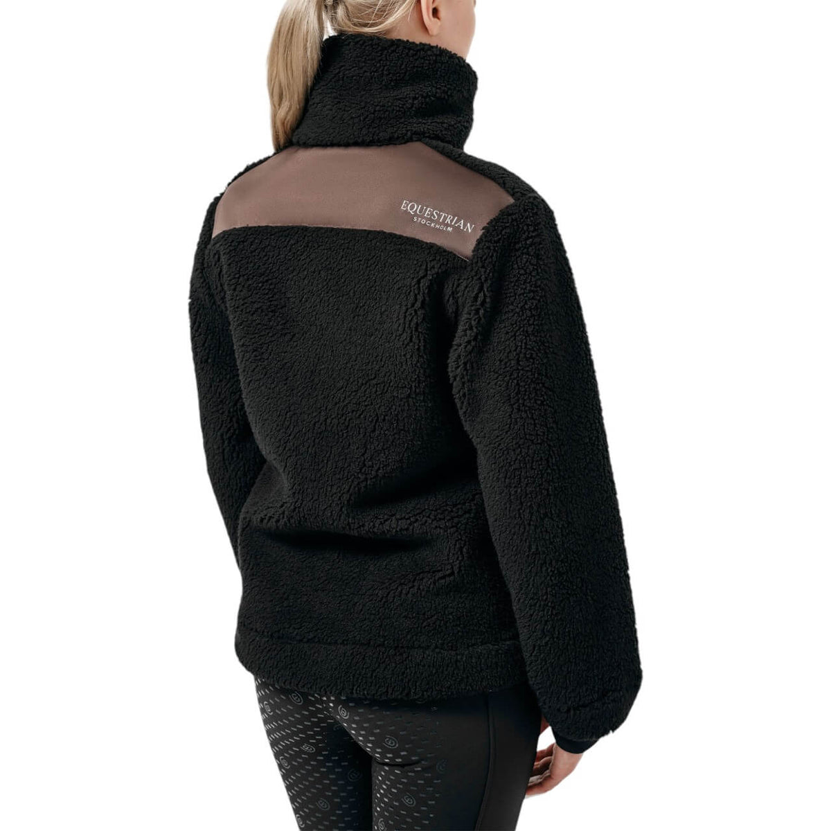 Fleecejacke Black Mocca Teddy Fleece Jacket, Black Mocca, Person trägt die Jacke von hinten.