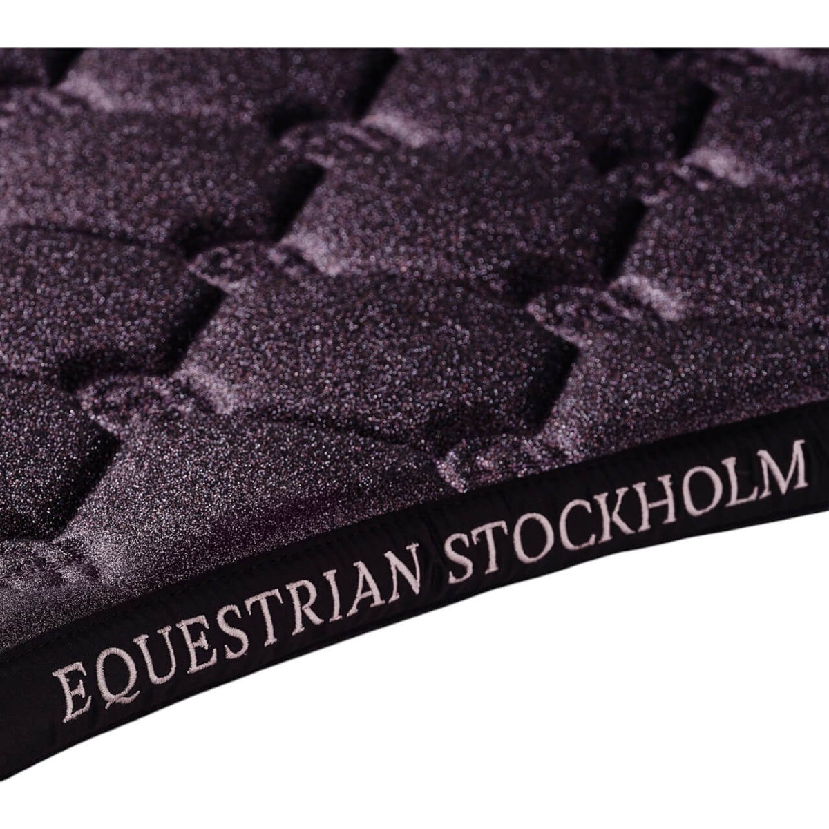 Equestrian Stockholm Springschabracke Purple Glimmer Schabracke, Lila, Detailaufnahme der Schabracke.