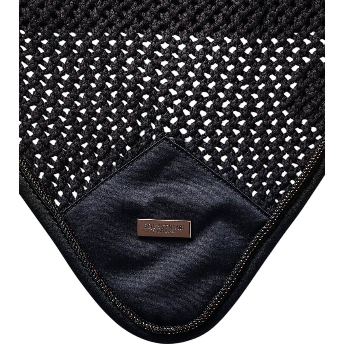 Equestrian Stockholm Fliegenmütze Ear Bonnet Modern Padded Dark Ocean Fliegenhaube, Dark Ocean, Detailaufnahme.