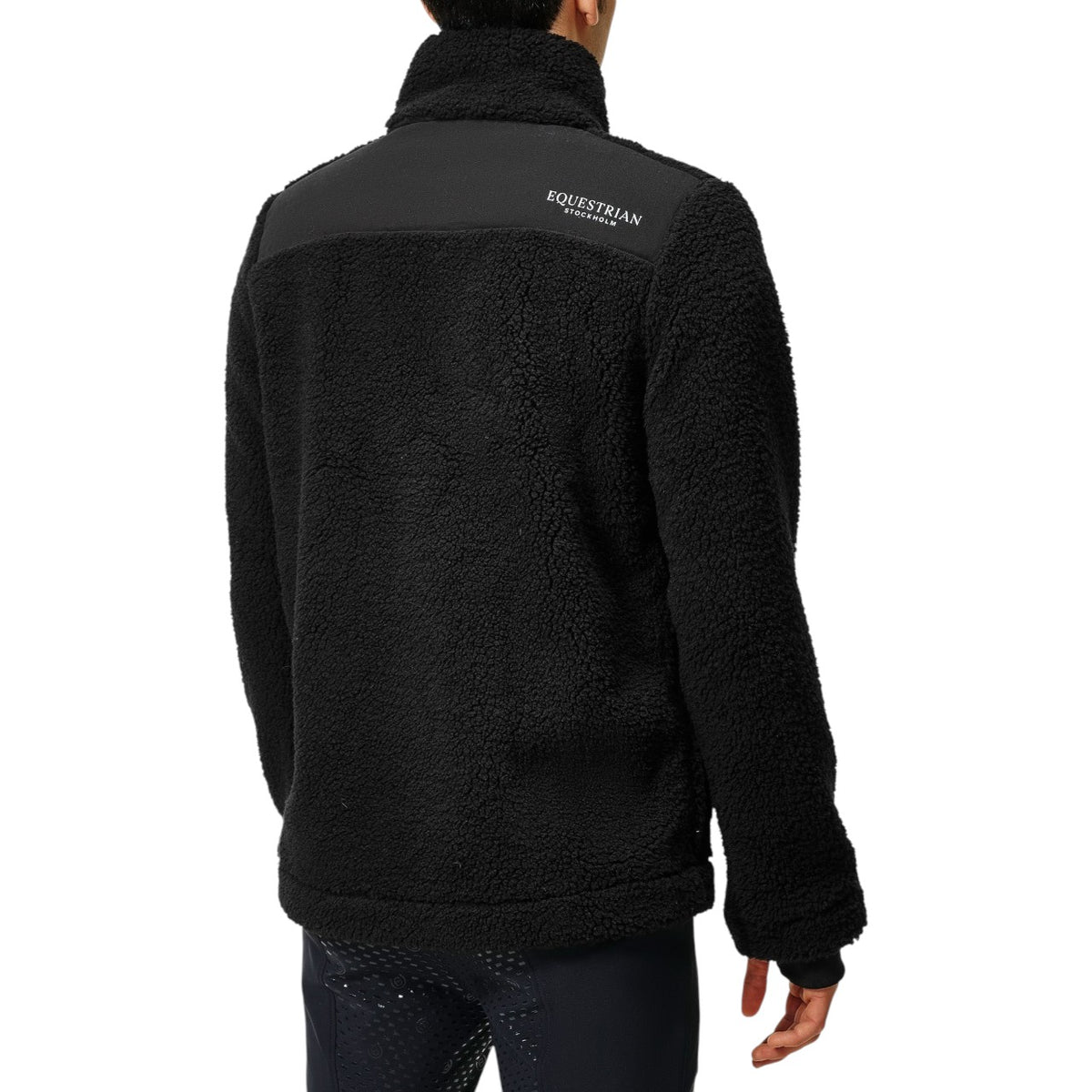 Equestrian Stockholm Fleecejacke Herren Black Teddy Jacke, Schwarz, Person trägt die Jacke von hinten.