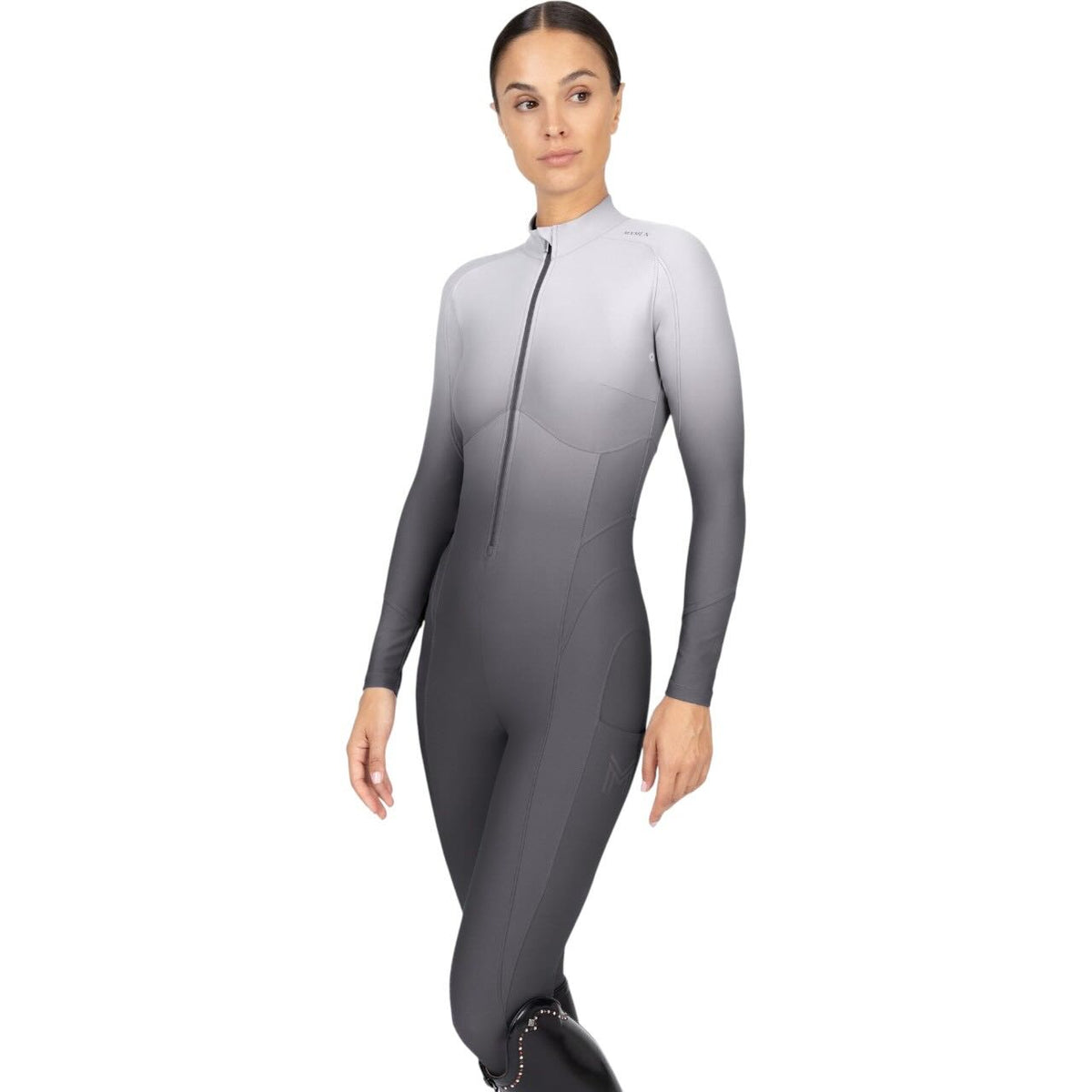 Maximilian Equestrian Jumpsuit Damen Full-Grip Ombré Riding Overall, mehrere Farbvarianten, Modell trägt den Reitoverall.