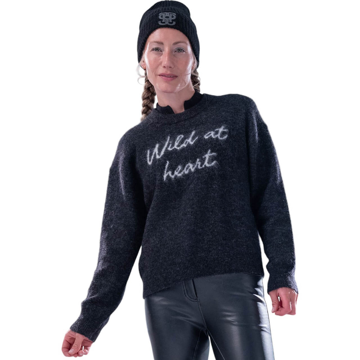 Pullover Damen Quote Mohair Mix Sweater Holiday 2024 Strickpullover, Dark Grey Melange, an Frau getragen.