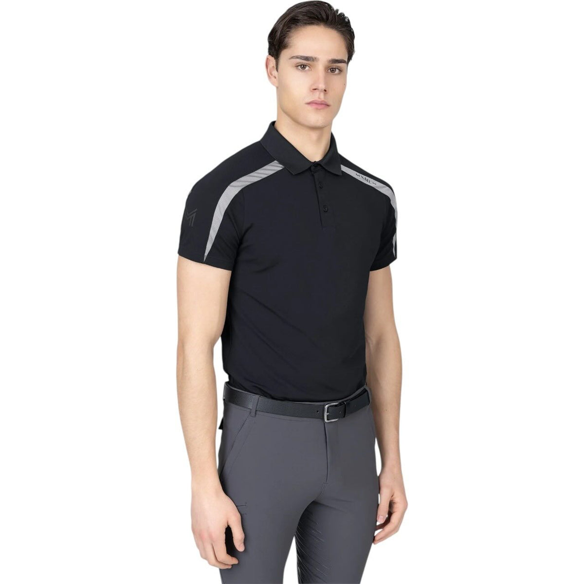 Maximilian Equestrian Poloshirt Herren Court T-Shirt, Schwarz, Mann trägt das Produkt.