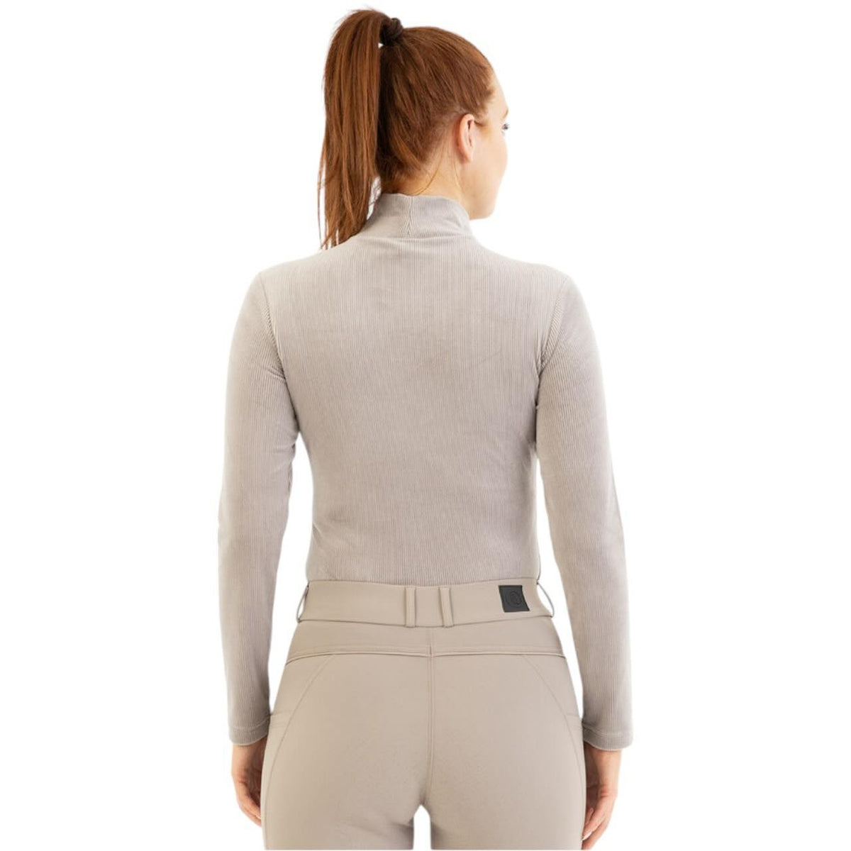Rollkragenpullover Damen Jeanine HW 2025 Pullover, Beige, Person trägt den Pullover von hinten.