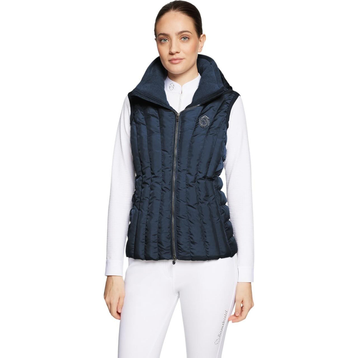 Steppweste Damen Chamonix HW 2025 Weste, Navy, Frau trägt die Weste.