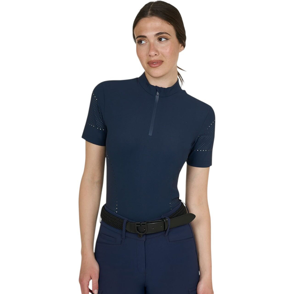 Trainingsshirt Damen Polo FS 2026 T-Shirt, Navy Blazer, von einer Reiterin getragen.