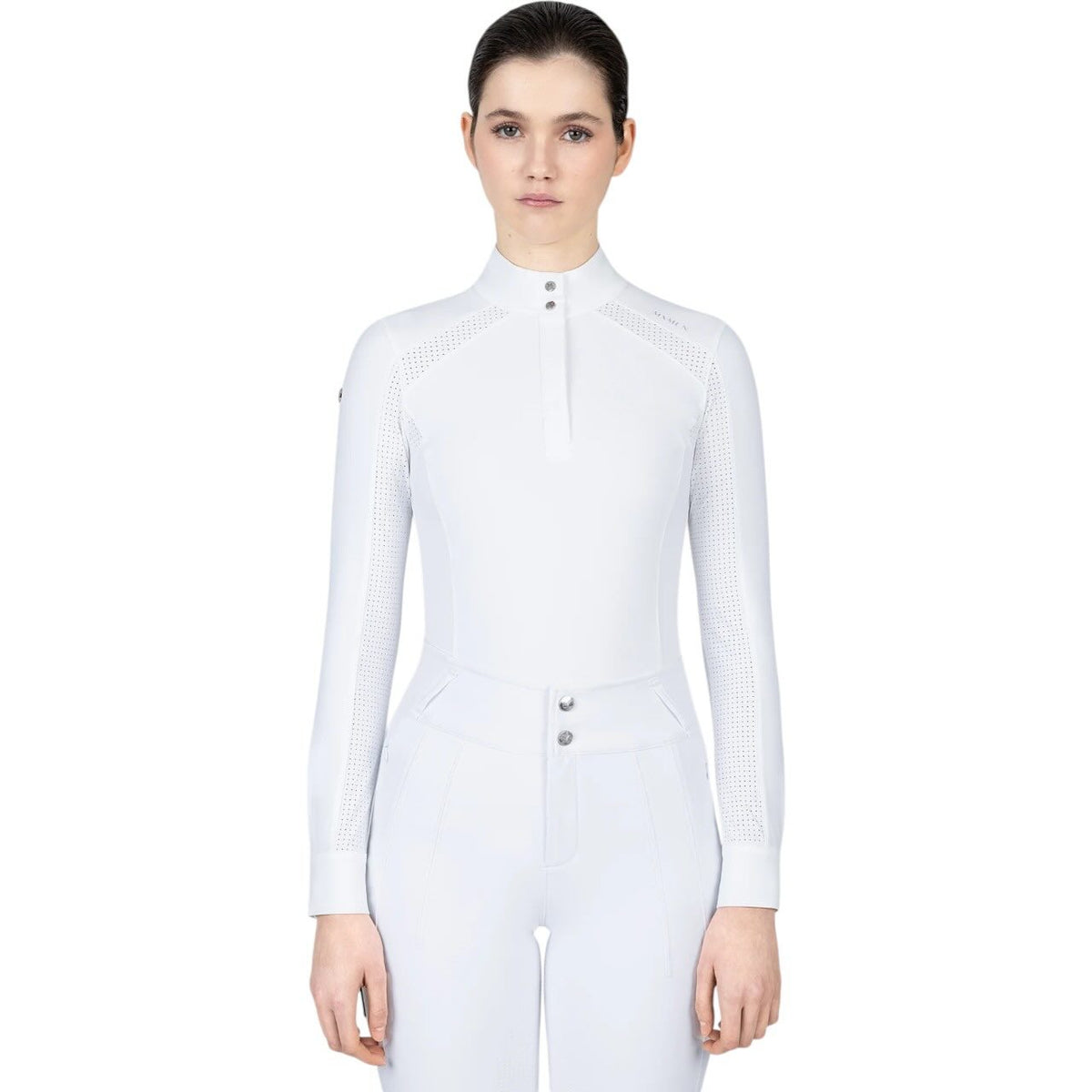Turniershirt Damen Langarm Aveen Competition Shirt, White, Person trägt das Shirt frontal vor weißem Hintergrund.