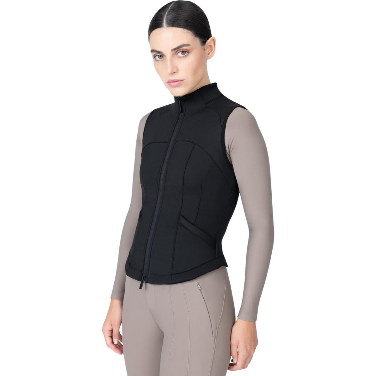 Weste Damen Fit Technical Vest, Schwarz, Model trägt die Weste.