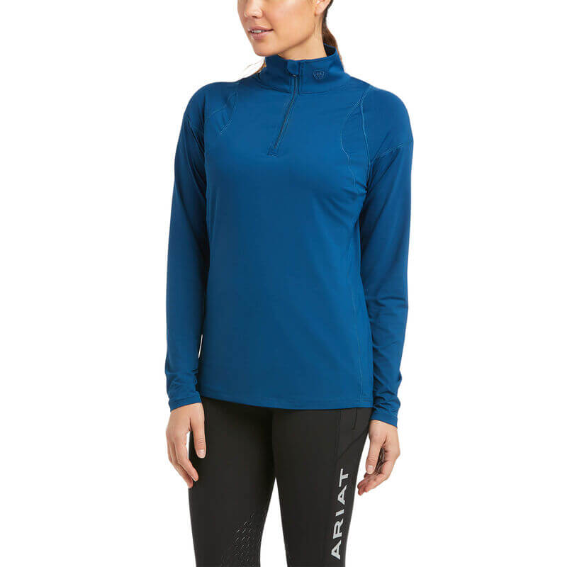 Ariat Longsleeve Baselayer Auburn 1/4 Zip Funktionsshirt, Blue Opal, Person trägt das Oberteil.