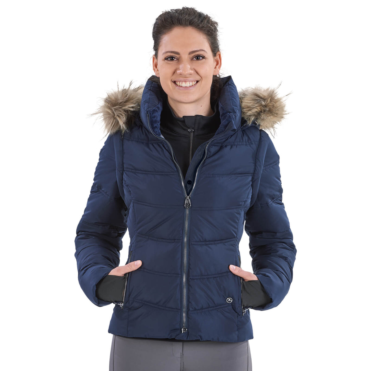 Jacke Damen Shani 2 in 1, Navy, Frau trägt die Jacke mit Kapuze.