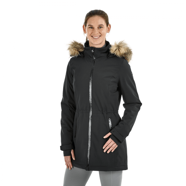 BUSSE Jacke Damen Simfony Kurzmantel Winter, Schwarz, Frau trägt den schwarzen Kurzmantel.