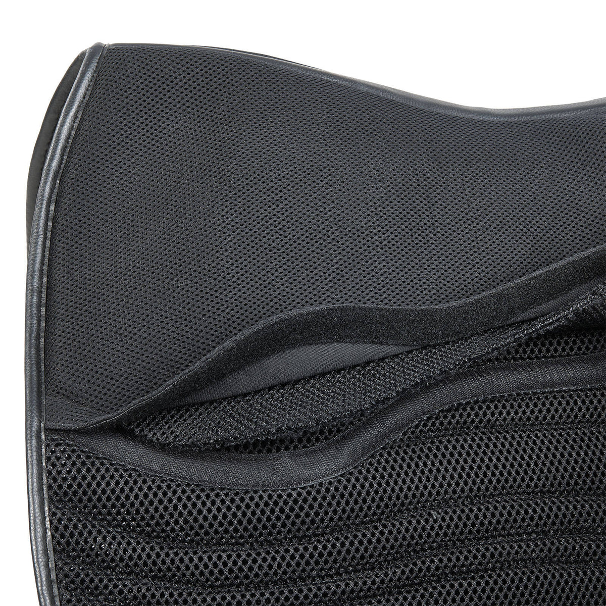 Schabracke Dressur 3D Air Effect Flexi Dressurschabracke, Schwarz, Detailaufnahme.