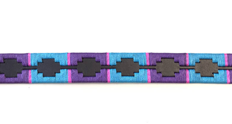 Halsband Leder Polo Style, Lila/Pink/Türkis, Detailaufnahme des Produkts allein auf weißem Hintergrund.