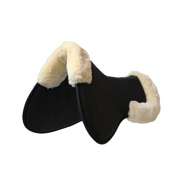 Sattelpad Anatomisches Absorb mit Lammfell, Schwarz, Produkt allein auf weißem Hintergrund.