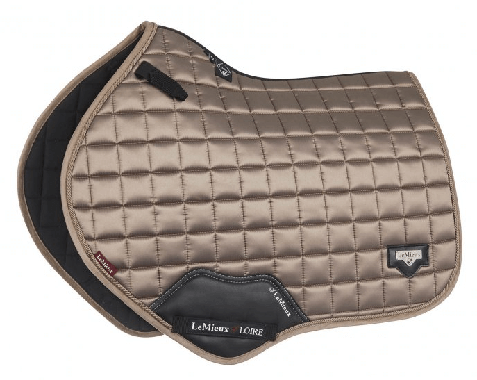 LeMieux Schabracke Loire Classic Satin CC Square Springschabracke, Mink, Produkt allein auf weißem Hintergrund.