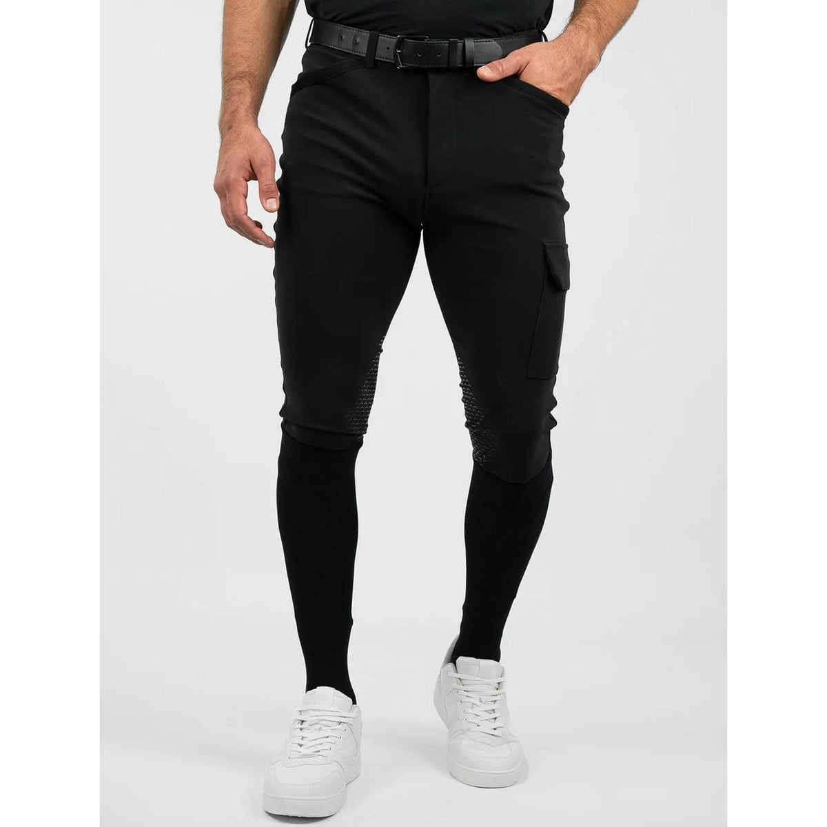 Reithose Herren Knee-Grip Advance Herrenreithose, Black, an Model getragen.