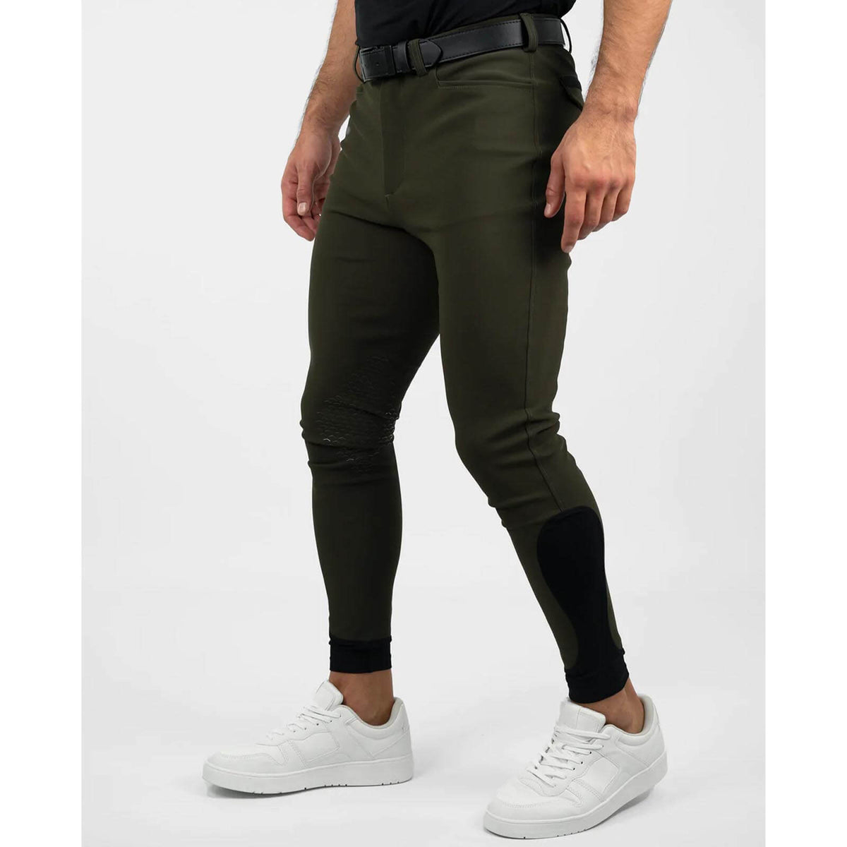 Reithose Herren Knee-Grip Performance Herrenreithose, Khaki, Mann trägt die Reithose.