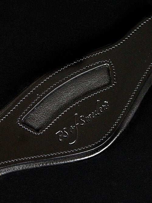 PS of Sweden Genickstück Snaffle Relief D™, Schwarz, Detailaufnahme des Produkts.