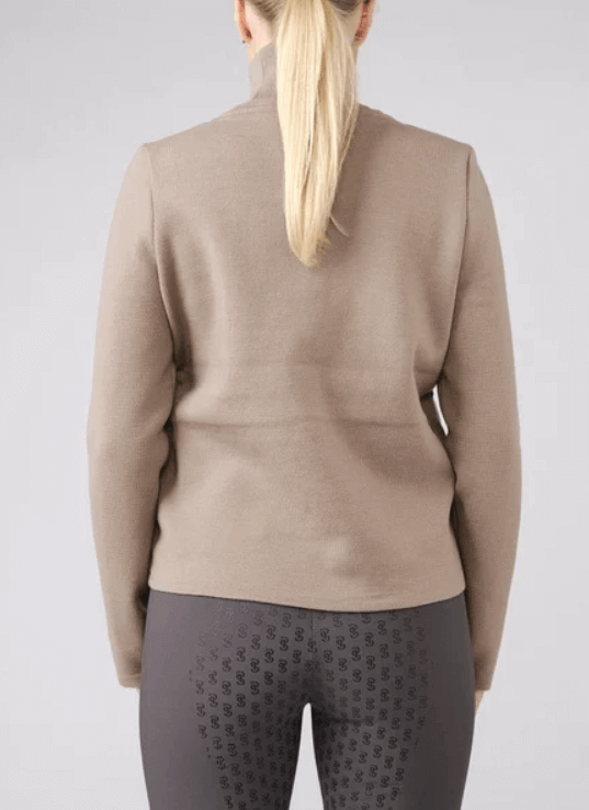 Jacke Damen Perla HW 2021 Steppweste Merinojacke, Beige, von hinten an einer Person getragen.