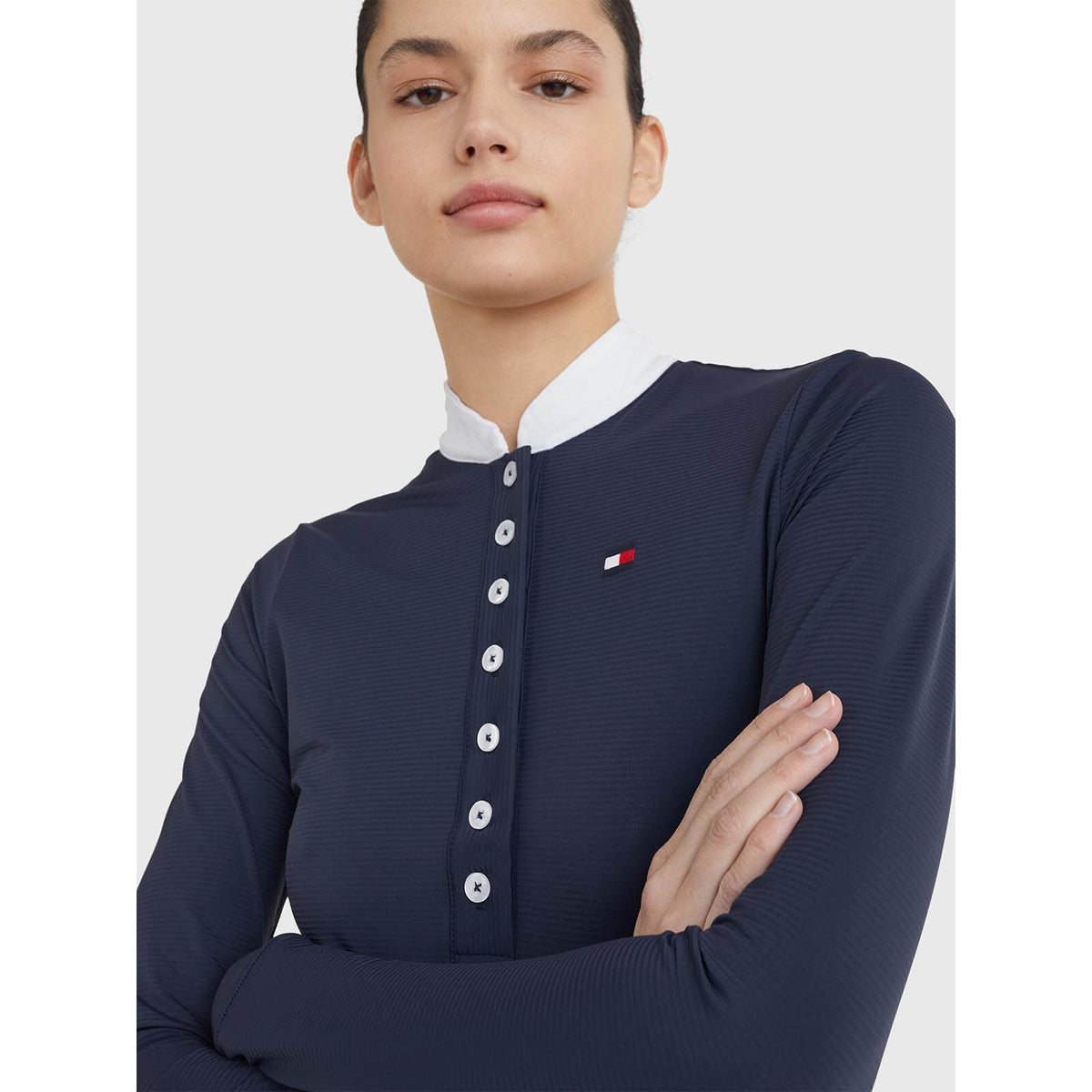 Tommy Hilfiger Equestrian Turniershirt Damen Longsleeve, Navy, Person trägt das Produkt.