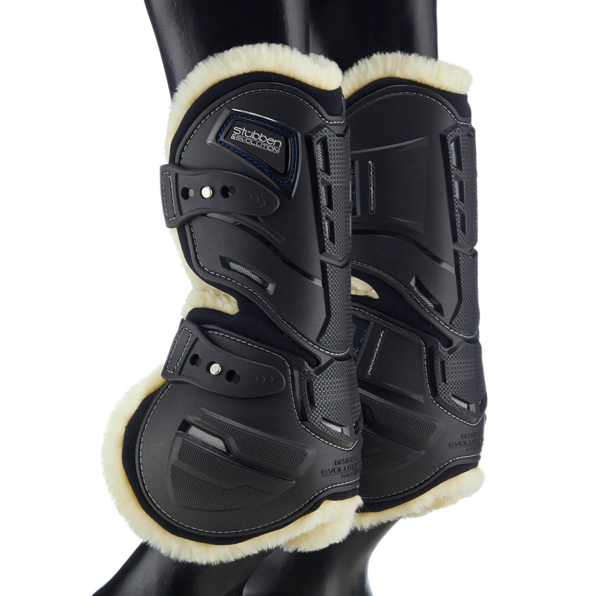 Stübben Gamaschen Hybrid Fleece Springgamaschen, Schwarz, Detailaufnahme an Pferdebeinen.