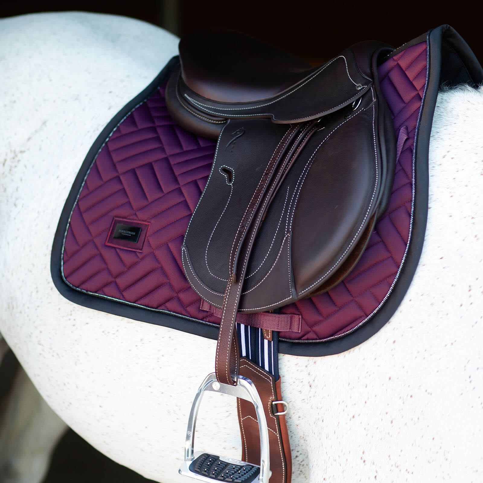 Springschabracke Jump Saddle Pad Modern Purple Night Schabracke