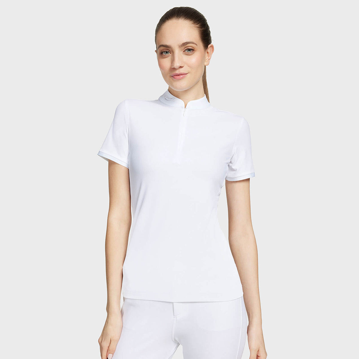 Turniershirt Damen Louane FS 2024 Short Sleeve, White Texturized, an Model getragen.