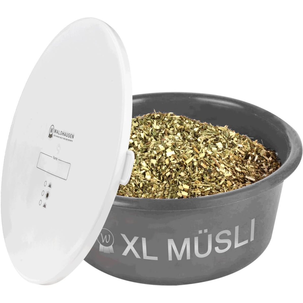 Waldhausen Müsli-Schale XL mit Deckel Futterschüssel Pferd, Grau, Produkt allein geöffnet mit Futter.