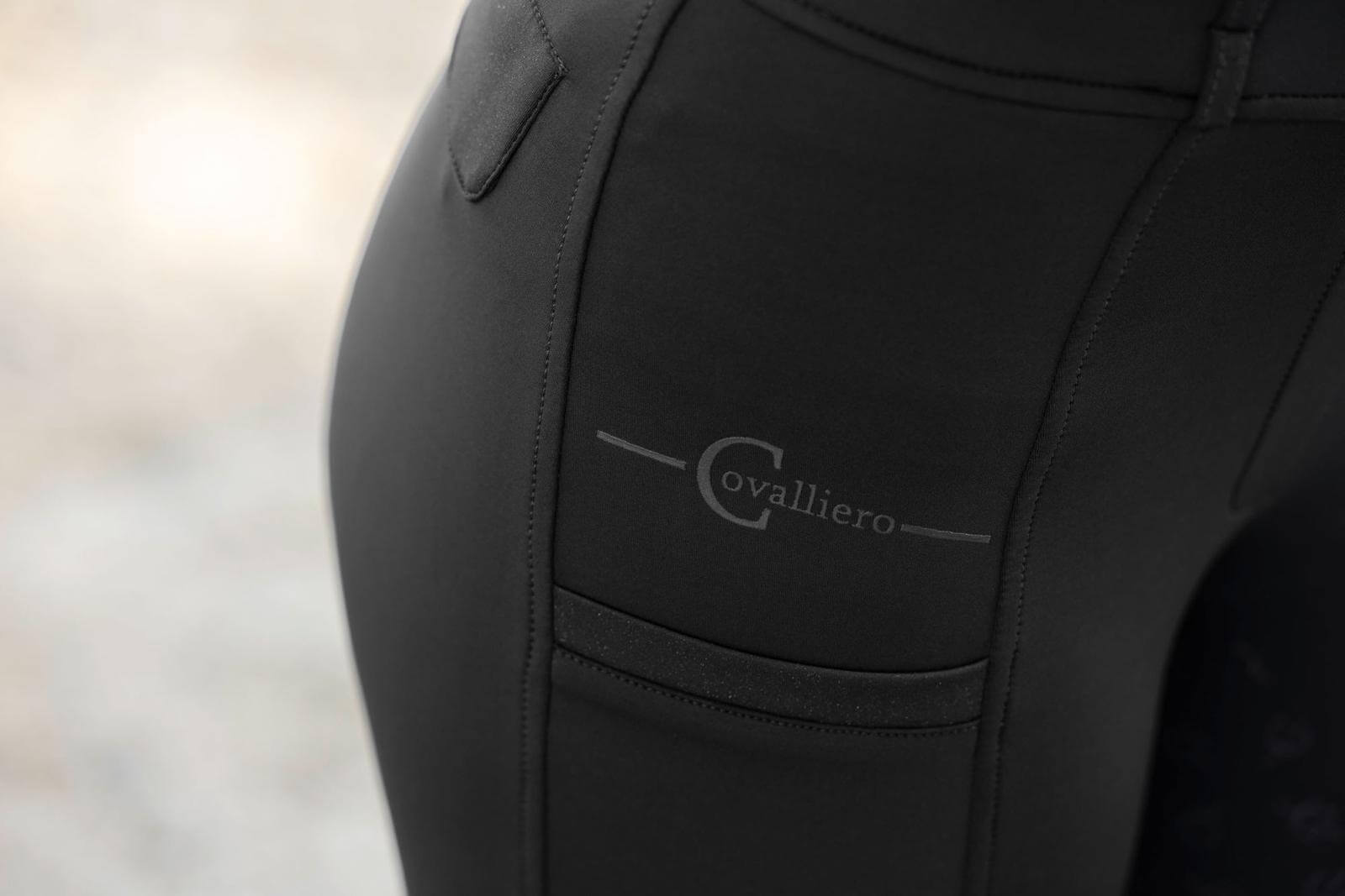 Covalliero Reitleggings Damen Full-Grip HighWaist Damenreitleggings Vollbesatz, Schwarz, Detailaufnahme am Bein.