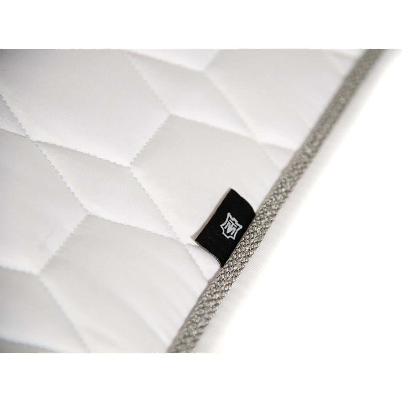 Dressurschabracke Konfiguration Eurofit Weiß mit Aluminium Kordel Turnierschabracke