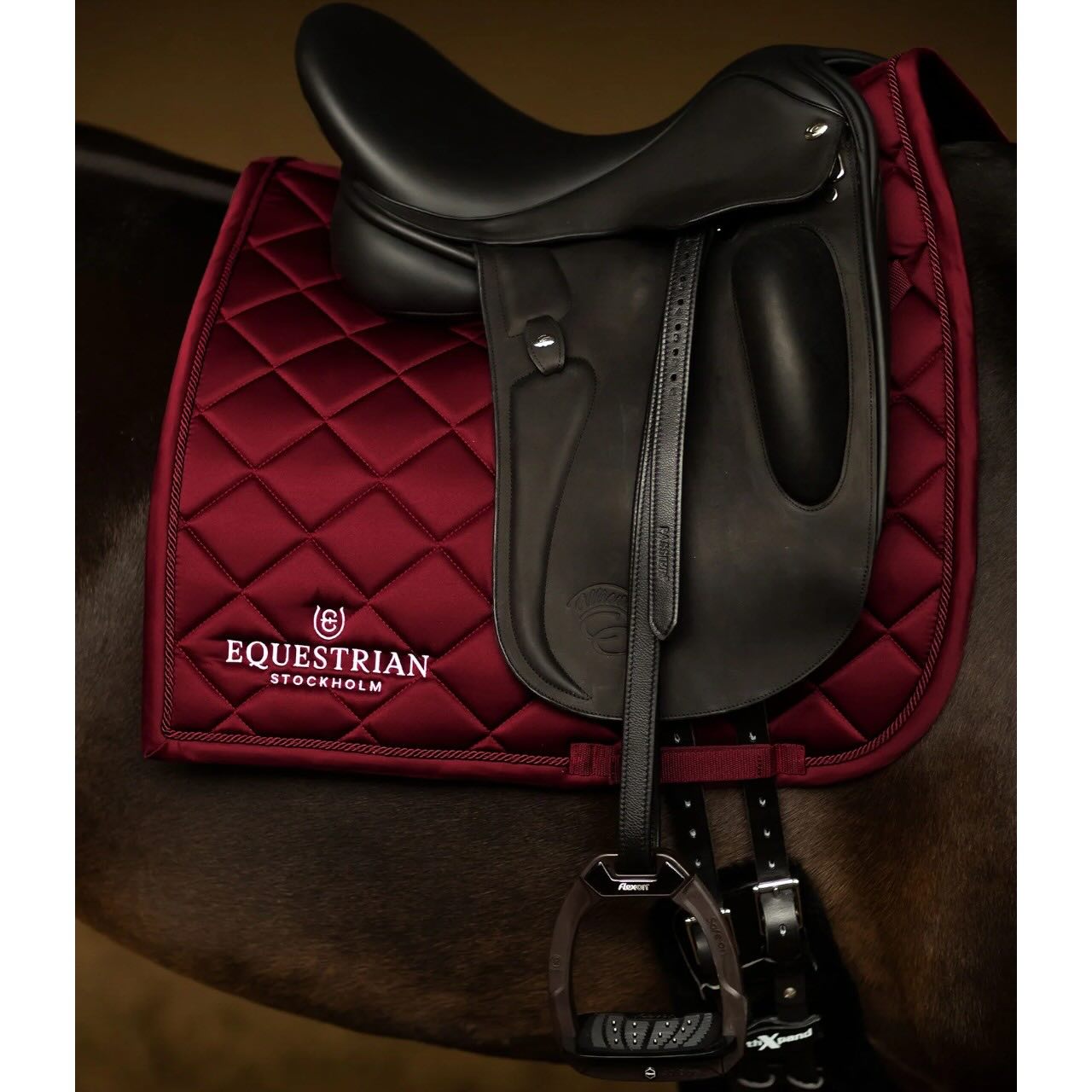 Dressurschabracke Line Bordeaux Schabracke