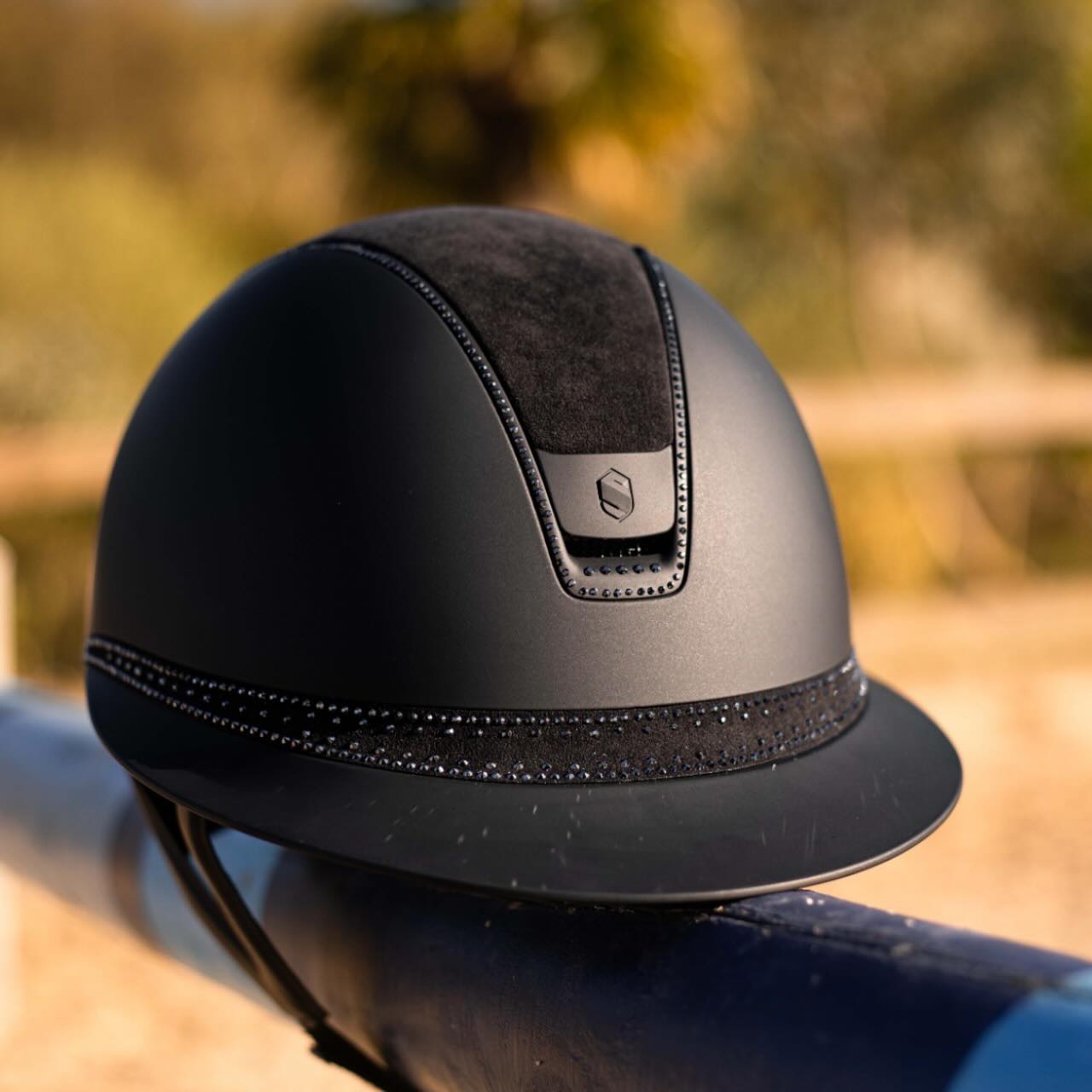 Reithelm Miss Shield 2.0 Shadowmatt Black Alcantara Matt Black Tiara Black Graphite Helm