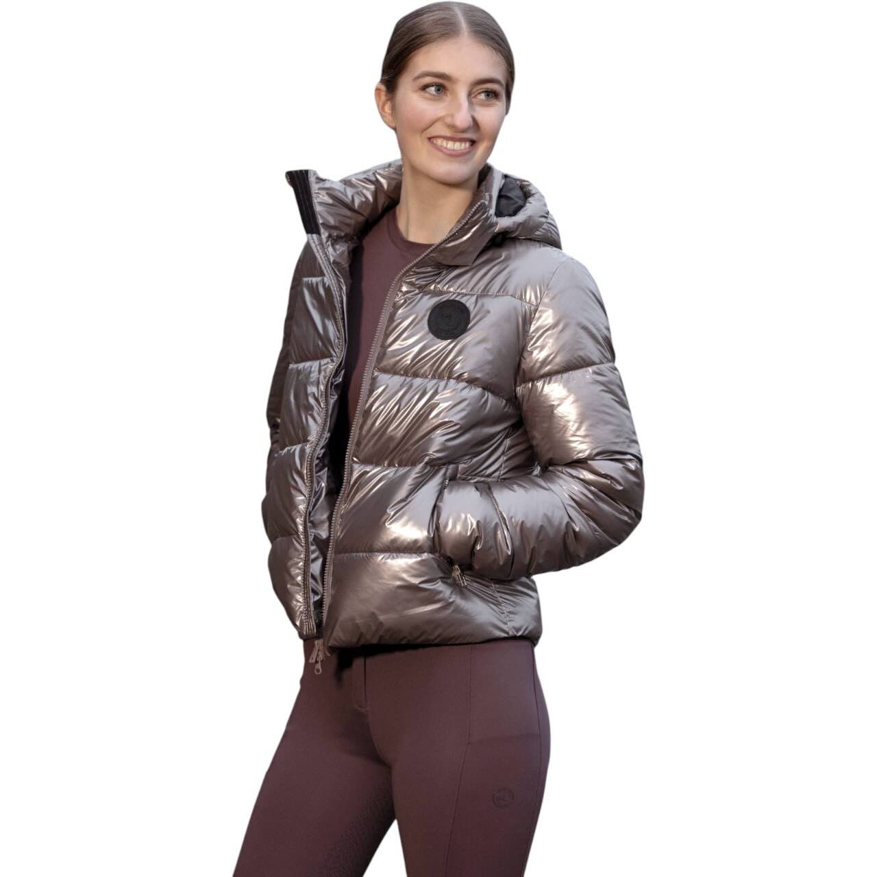 Reithose Damen Full-Grip KLKornelia HW 2025 Hose, Midsummer Blue, an Frau getragen.