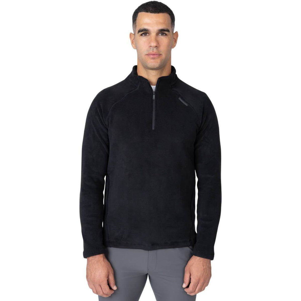 Maximilian Equestrian Sweatshirt Unisex Versa Fleece Half-Zip, Schwarz, Mann trägt das Produkt.