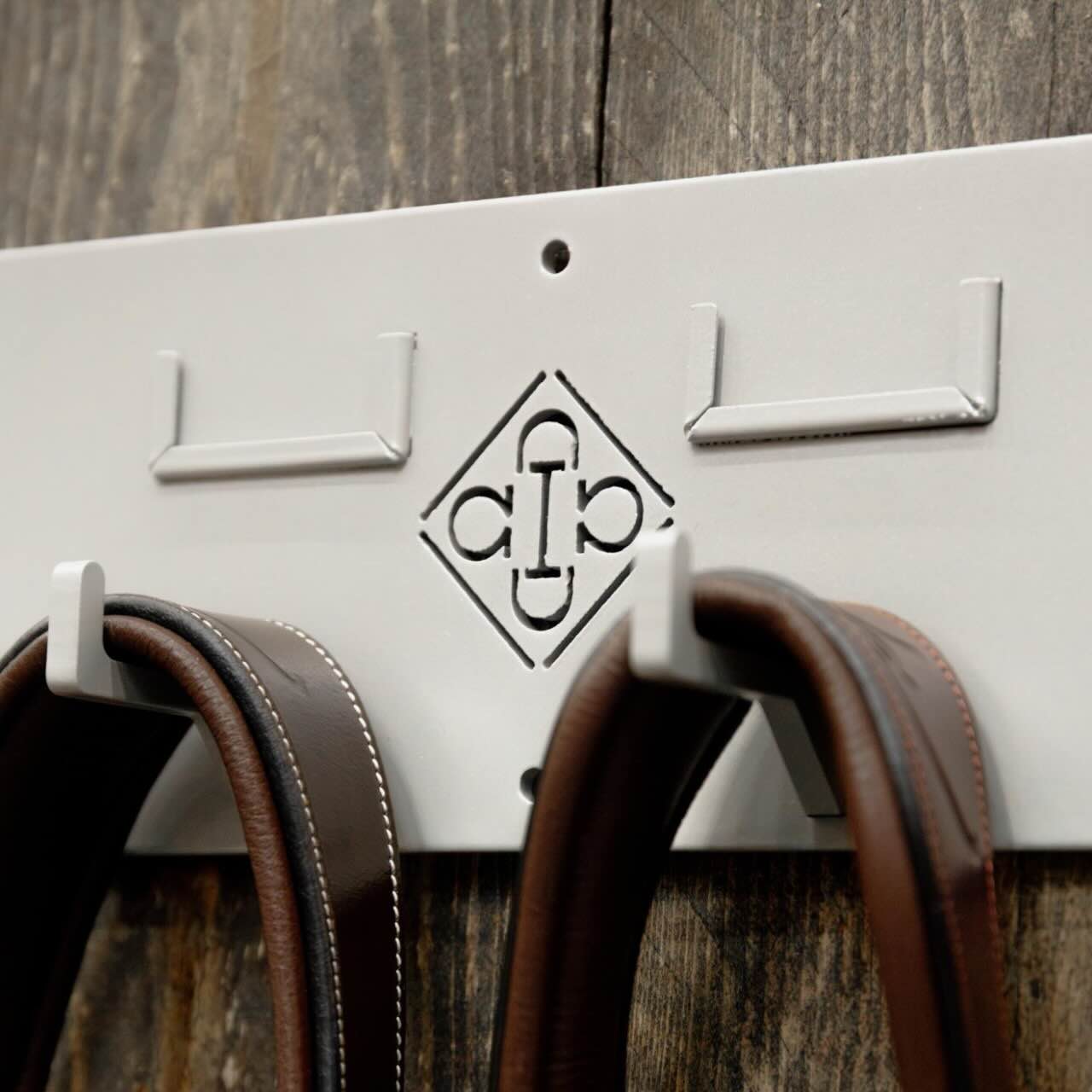 Trensenhalter mit 6 Haken und Namensschild Halter