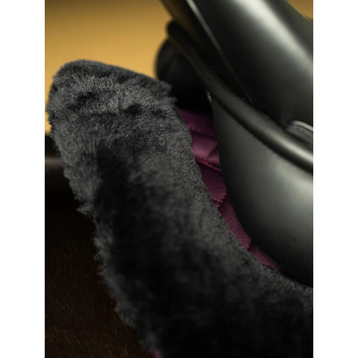 Vegan Fur Crystal díjlovas nyeregalátét