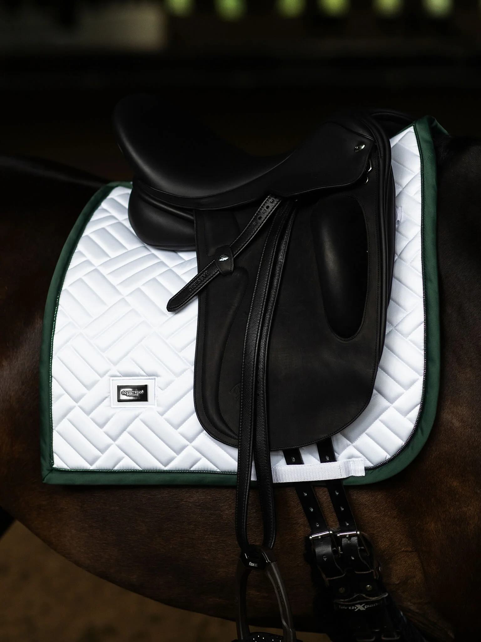 Dressurschabracke Modern White Sycamore Green Schabracke