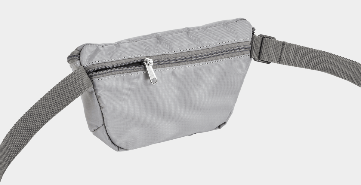 Gürteltasche Rio, Grau, Detailaufnahme der Tasche mit Tragegurt auf weißem Hintergrund.