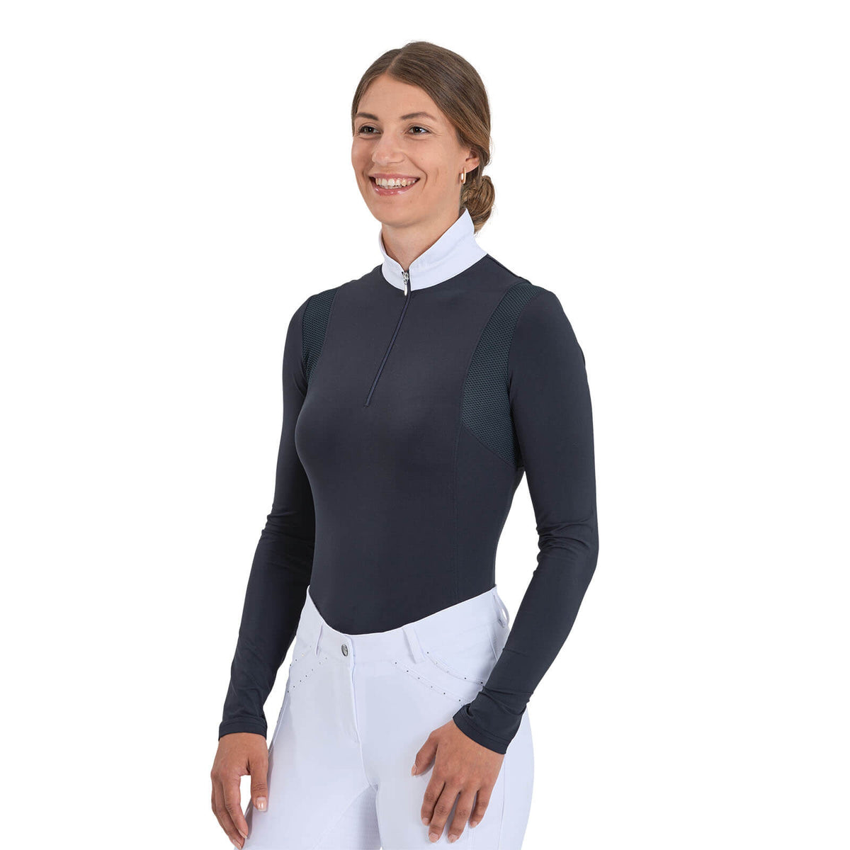 BUSSE Turnier-Shirt Damen Granada Langarmshirt, Dunkelblau, Reiterin trägt das Shirt.