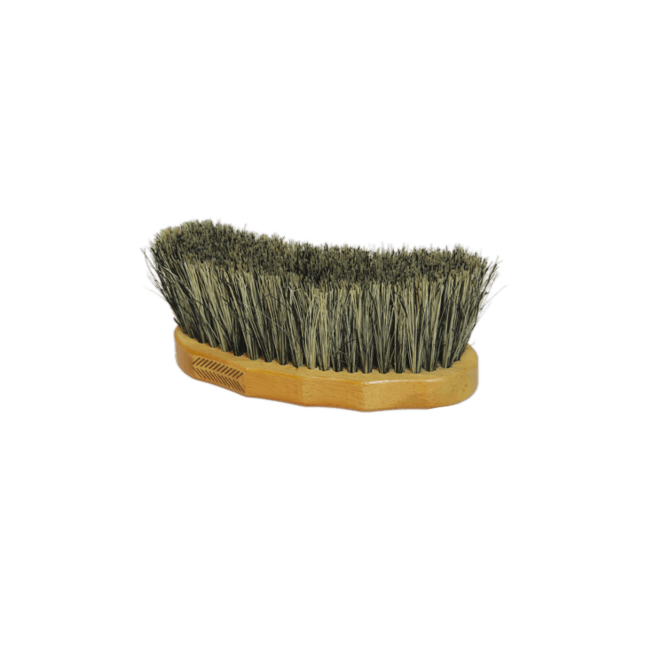 Pferdebürste Middle Hard Brush Striegel, braun, Produkt allein auf schwarzem Hintergrund.