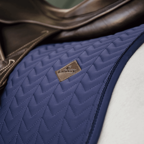 Dressurschabracke Fishbone Sattelunterlage